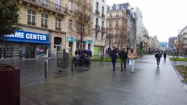 Vpp Uma Pessoa Que Caminha Nas Ruas Bruxelas Bélgica — Vídeo de Stock
