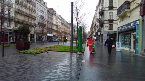 Fpv Una Persona Caminando Por Las Calles Bruselas Bélgica — Vídeos de Stock