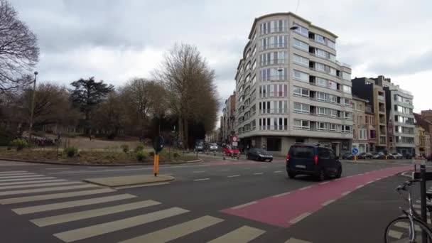 Fpv Uma Pessoa Andando Nas Ruas Ghent Bélgica — Vídeo de Stock