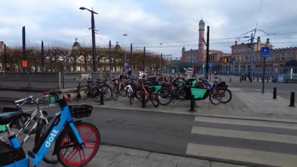 Сучасна Трамвайна Дорога Проходить Вулиці Гента Бельгія — стокове відео