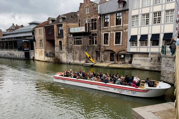 Město Turné Loď Plachtění Kanálu Gentu Belgie — Stock fotografie