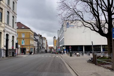 Belçika 'daki Gent Üniversitesi yakınlarında boş bir yol manzarası