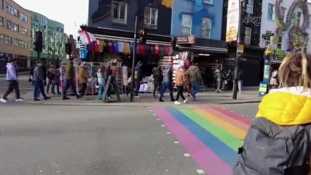 Turisti Che Camminano Strada Nella Città Camden Londra Regno Unito — Video Stock