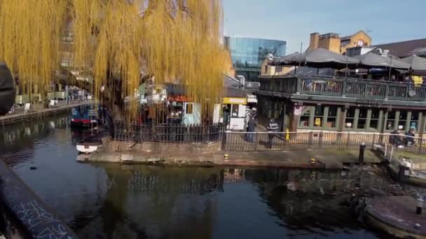 Fpv Una Persona Che Cammina Lungo Canale Regents Camden Town — Video Stock