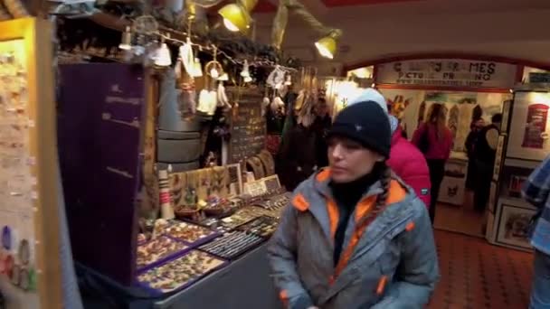 Туристы Идущие Камденскому Рынку Лондоне Великобритания — стоковое видео