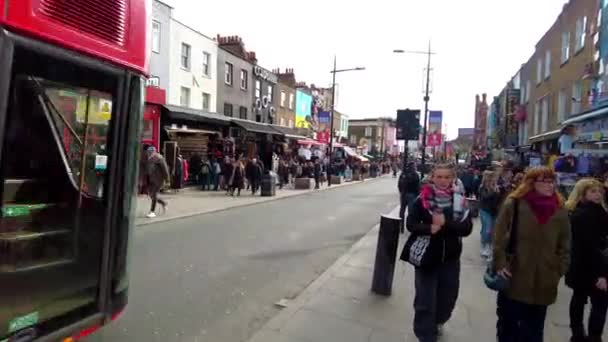 Tourists Walking Street Camden Town London United Kingdom — Stock Video