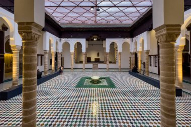 Rabat, Fas 'taki Ulusal Mücevher Müzesi' nin avlusunda güzel bir çeşme.