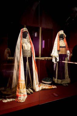 Rabat, Fas 'taki Ulusal Mücevher Müzesi' ndeki eski bir mücevher parçasının yakın çekimi.