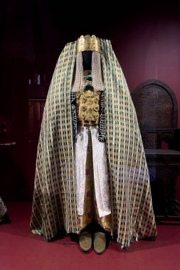 Rabat, Fas 'taki Ulusal Mücevher Müzesi' nde sergilenmek üzere eski geleneksel Fessi Kaftan