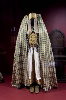 Rabat, Fas 'taki Ulusal Mücevher Müzesi' nde sergilenmek üzere eski geleneksel Fessi Kaftan