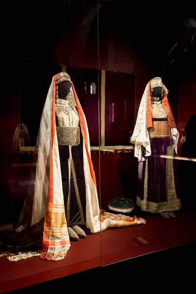 モロッコのラバトにある国立ジュエリー博物館の古いジュエリーのクローズアップ — ストック写真