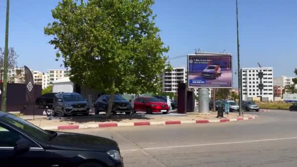 Αυτοκίνητα Που Οδηγούν Στο Δρόμο Στο Φεζ Μαρόκο — Αρχείο Βίντεο