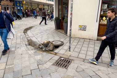 Bratislava, Slovakya 'daki Kanalizasyon İşçisi Cumil