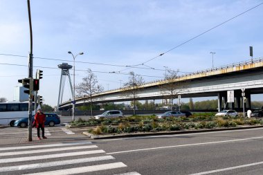 Bratislava, Slovakia bölgesindeki en SNP Köprüsü