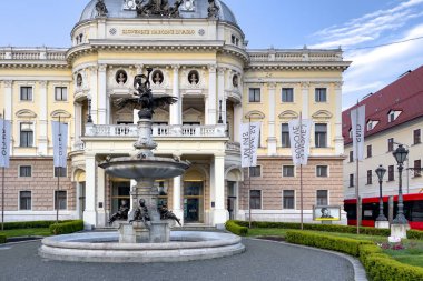 Slovakya 'nın Bratislava kentindeki Slovakya Ulusal Tiyatrosu' nun önünde.