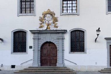 Bratislava, Slovakya 'daki ana meydanın yakınında güzel eski bir bina.