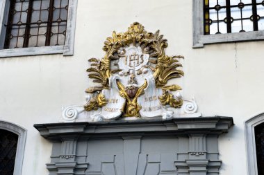 Bratislava, Slovakya 'daki ana meydanın yakınında güzel eski bir bina.