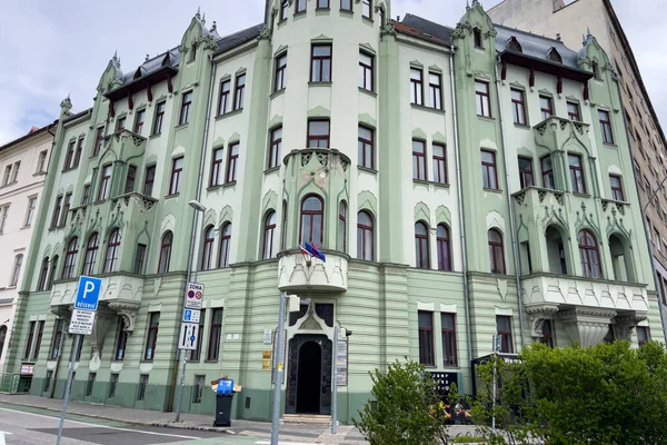 Gyönyörű Régi Zöld Épület Pozsonyban Szlovákia — Stock Fotó