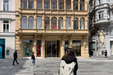 Viyana, Avusturya 'da Channel ve Louis Vuitton mağazaları