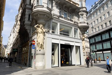 Viyana, Avusturya 'da Channel ve Louis Vuitton mağazaları