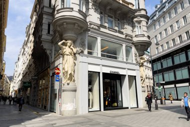Viyana, Avusturya 'da Channel ve Louis Vuitton mağazaları