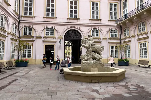 Fontana San Giorgio Nel Centro Storico Bratislava Slovacchia — Foto Stock