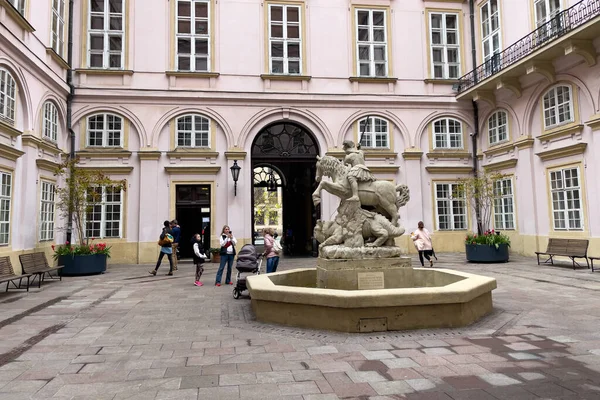 Fontana San Giorgio Nel Centro Storico Bratislava Slovacchia — Foto Stock