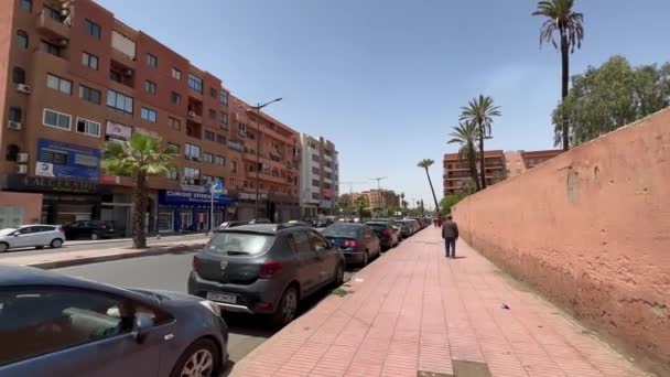 Pov Περπάτημα Στην Πόλη Του Μαρακές Μαρόκο — Αρχείο Βίντεο