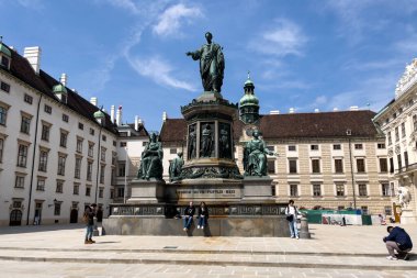 Avusturya, Viyana 'da Kaiser-Franz Denkmal heykeli