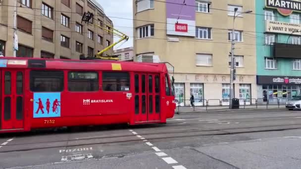 Tramway Passant Dans Rue Bratislava Slovaquie — Video