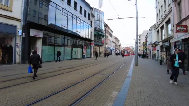 Straßenbahn Auf Der Straße Bratislava Slowakei — Stockvideo