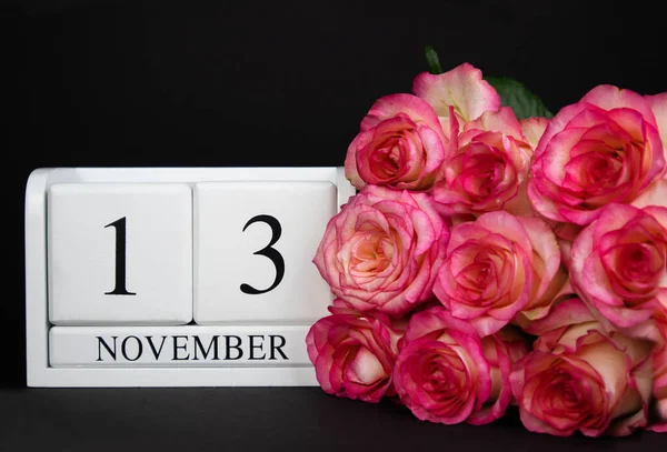 November Wooden Calendar White Black Background Pink Roses Lie Nearby — Stock Photo, Image