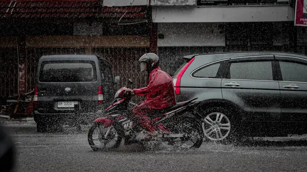 Yogyakarta Indonesia October 2023 Person Riding Motorcycle Heavy Rain — Stock Photo, Image
