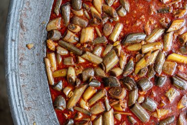 Muz Kökü Köri veya Gulai Batang Pisang. Malezya yemeği. Malezya Lezzetleri