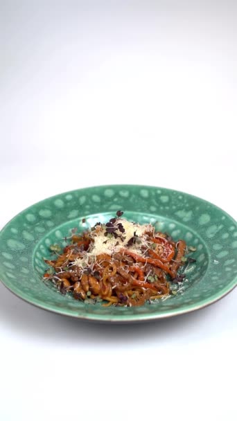 Close Spaghetti Sprinkled Grated Cheese — Wideo stockowe