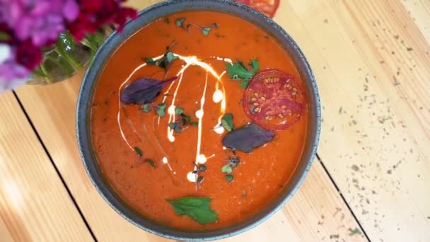 精心准备的西红柿奶油汤 — 图库视频影像
