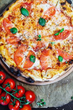 Klasik margherita pizzası.