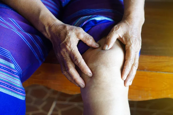 Closeup Senior Woman Hands Massage Her Painful Knee Concept Elderly — Stock Photo, Image