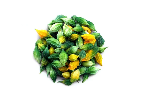 Stapel Biologische Bittere Kalebassen Witte Achtergrond Concept Thaise Geneeskrachtige Kruidenplanten — Stockfoto