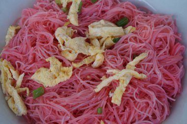 Kızarmış pembe şehriye, Taylandca 