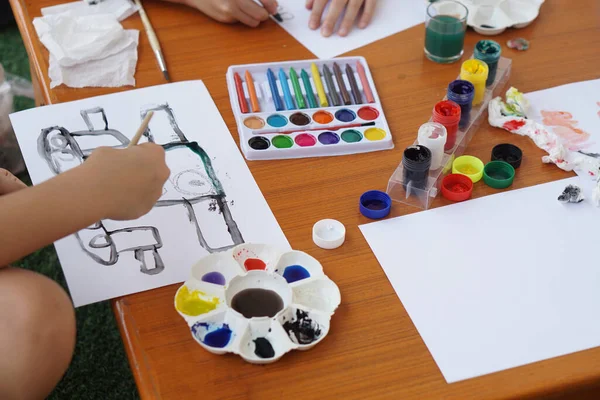 Estudantes Close Estão Estudando Disciplina Arte Desenho Pintura Atividade Arte — Fotografia de Stock