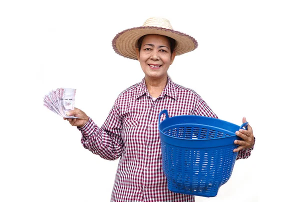 Feliz Anciana Agricultora Lleva Sombrero Camisa Cuadros Sostiene Billetes Tailandeses — Foto de Stock