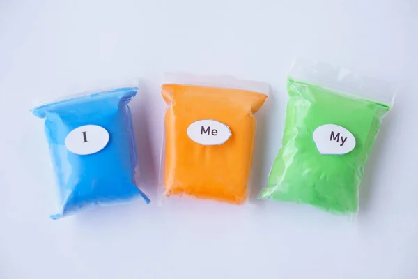 Blå Orange Och Gröna Väskor Med Ord Begreppet Engelsk Grammatik — Stockfoto