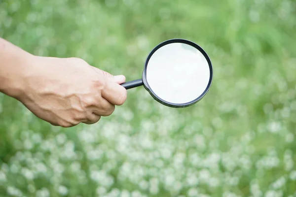 Close Hand Holds Magnifying Glass Concept Search Tiny Things Collecting — Stock Photo, Image