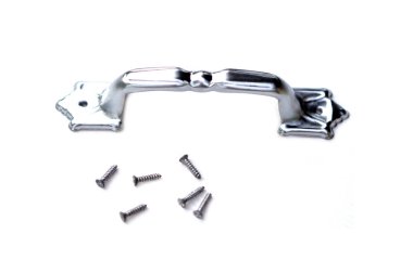 Metal kapı kolu ve vidalar, beyaz arka planda izole edilmiş. Konsept, araç gereç ya da araç gereç. Mobilyaları tamir et, onar ya da onar. İnşaat malzemeleri. İnşaat malzemeleri. Kapı veya pencereye yükle.