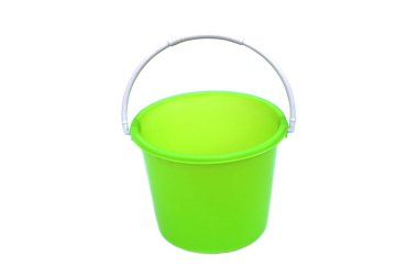Beyaz taşıma kolu olan, beyaz arka planda izole edilmiş boş bir plastik kova. Kavram, su, buz ya da diğerleri için ekipman. Ev halkı için konteyner.                                            