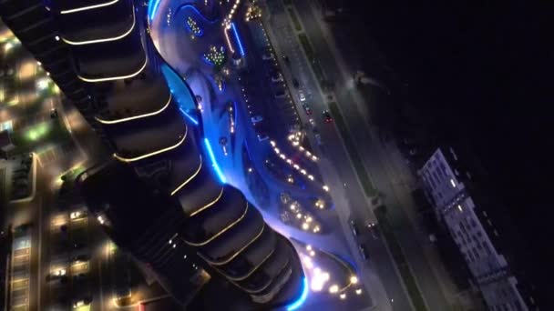 夜晚的利马索尔 空中的夜景 城市景观与明亮的摩天大楼和现代建筑的辉煌 塞浦路斯 地中海 高质量的4K镜头 — 图库视频影像