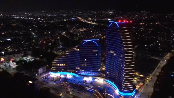 Limassol Вночі Повітряний Нічний Краєвид Кіпру Міський Пейзаж Освітленими Хмарочосами — стокове відео