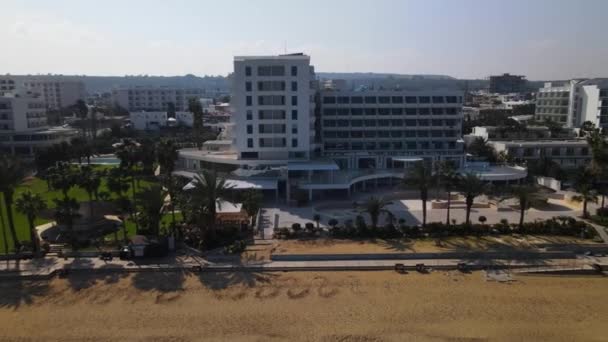 Готелі Узбережжі Протарасу Кіпр Вид Повітря Піщаний Пляж Бірюзова Вода — стокове відео