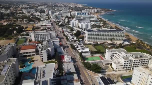 Hotellit Protarasin Rannikolla Kypros Antenninäköala Hiekkaranta Turkoosi Vesi — kuvapankkivideo